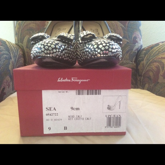 Ferragamo studded pumps size 9 - Picture 2 of 6